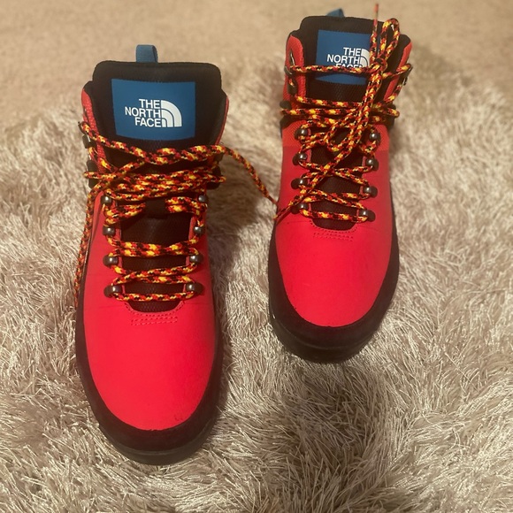 North Face Back to Berkeley Waterproof Boots. - Picture 3 of 5